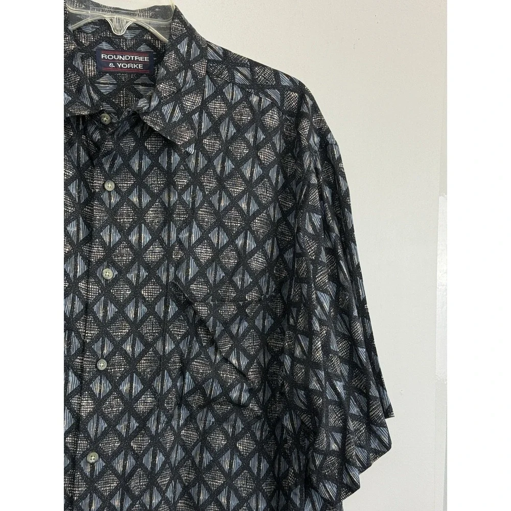 Lot of 2 Roundtree & Yorke Shirts Mens Large Printed Design Button Up Blue Rayon